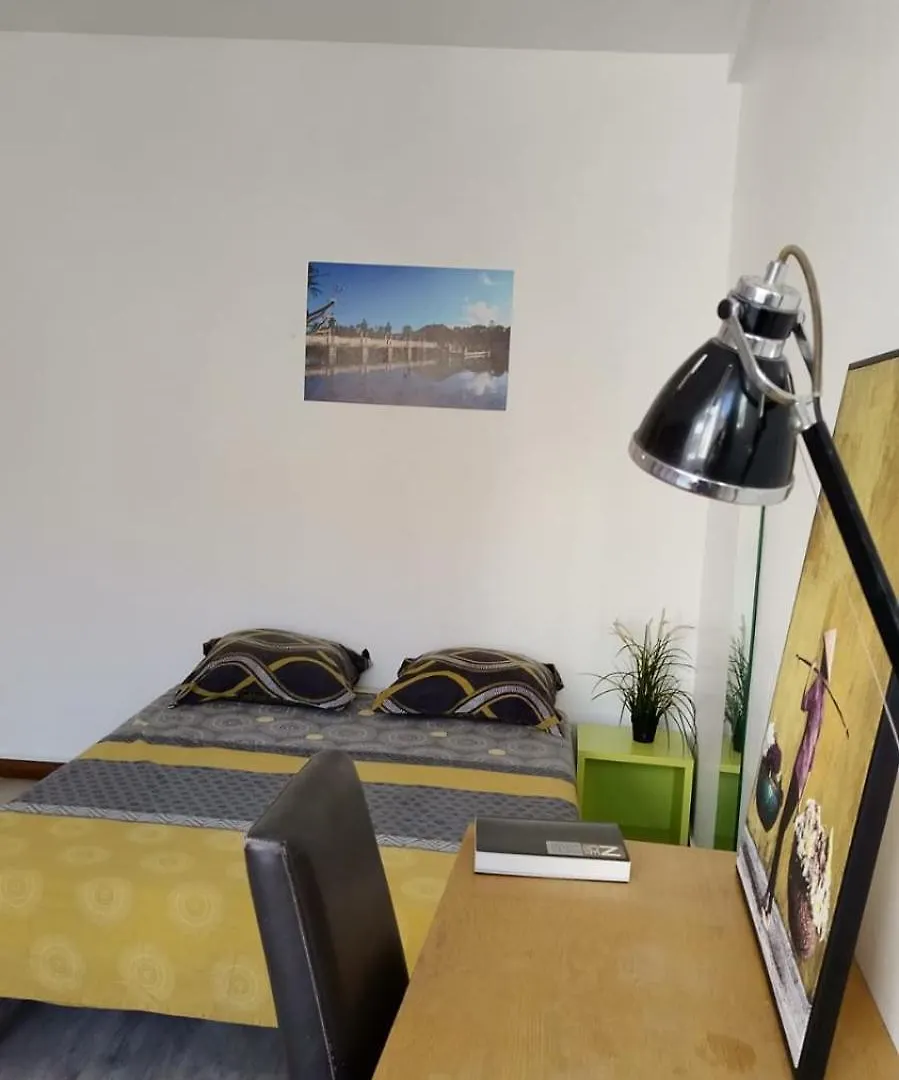 Beautiful Flat 6 People Nice Center Town